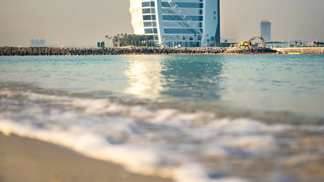 Hotel Burj Al Arab przy plaży
